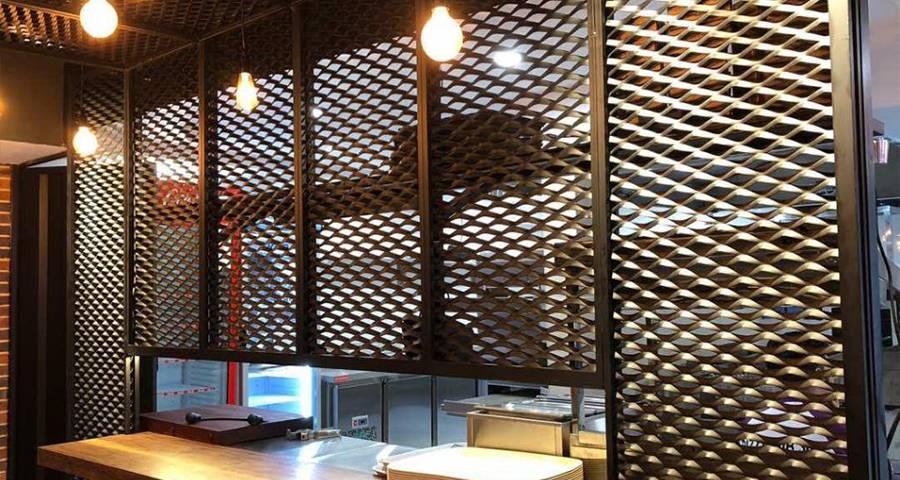 Aluminum decorative expanded metal mesh partition wall will be used for restaurant divider