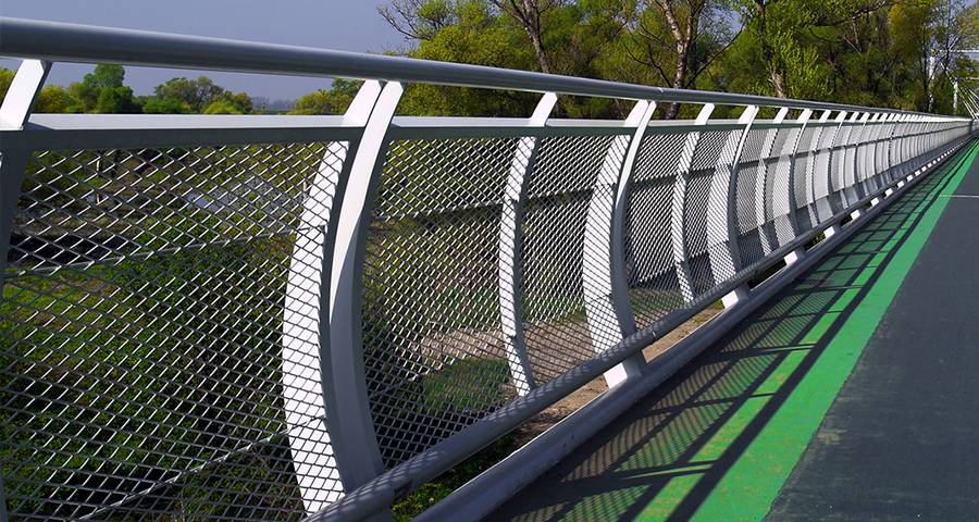 White PVC coating expanded metal mesh for bridge railings