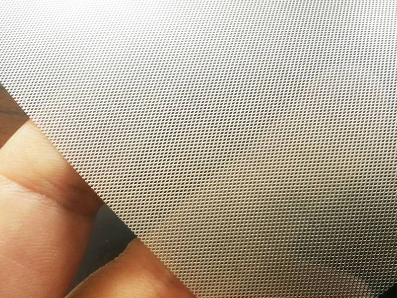 The details of holding a piece of micro expanded metal mesh