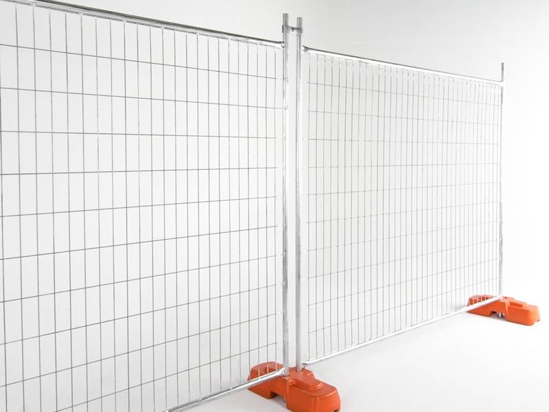 Temporary fence with orange plastic base